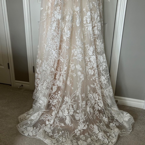 Alena Leena NWOT sparkly embroidered strapless wedding gown - Picture 12 of 15